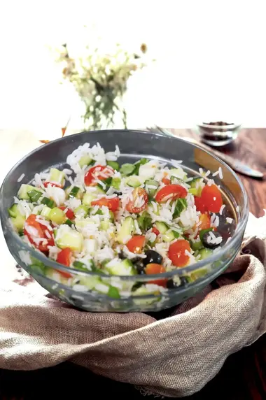 Verduras_Ajosas_con_Arroz_Restante_Receta_Ayurvédica_Saludable_Cocina_Vegetariana_Plato_de_Verduras_Dieta_Nutritiva_Deliciosa_Comida_Vegana_Saludable_Cocina_Plato_Natural_Ayurveda_Comida_Ayurvédica_Ayurveda